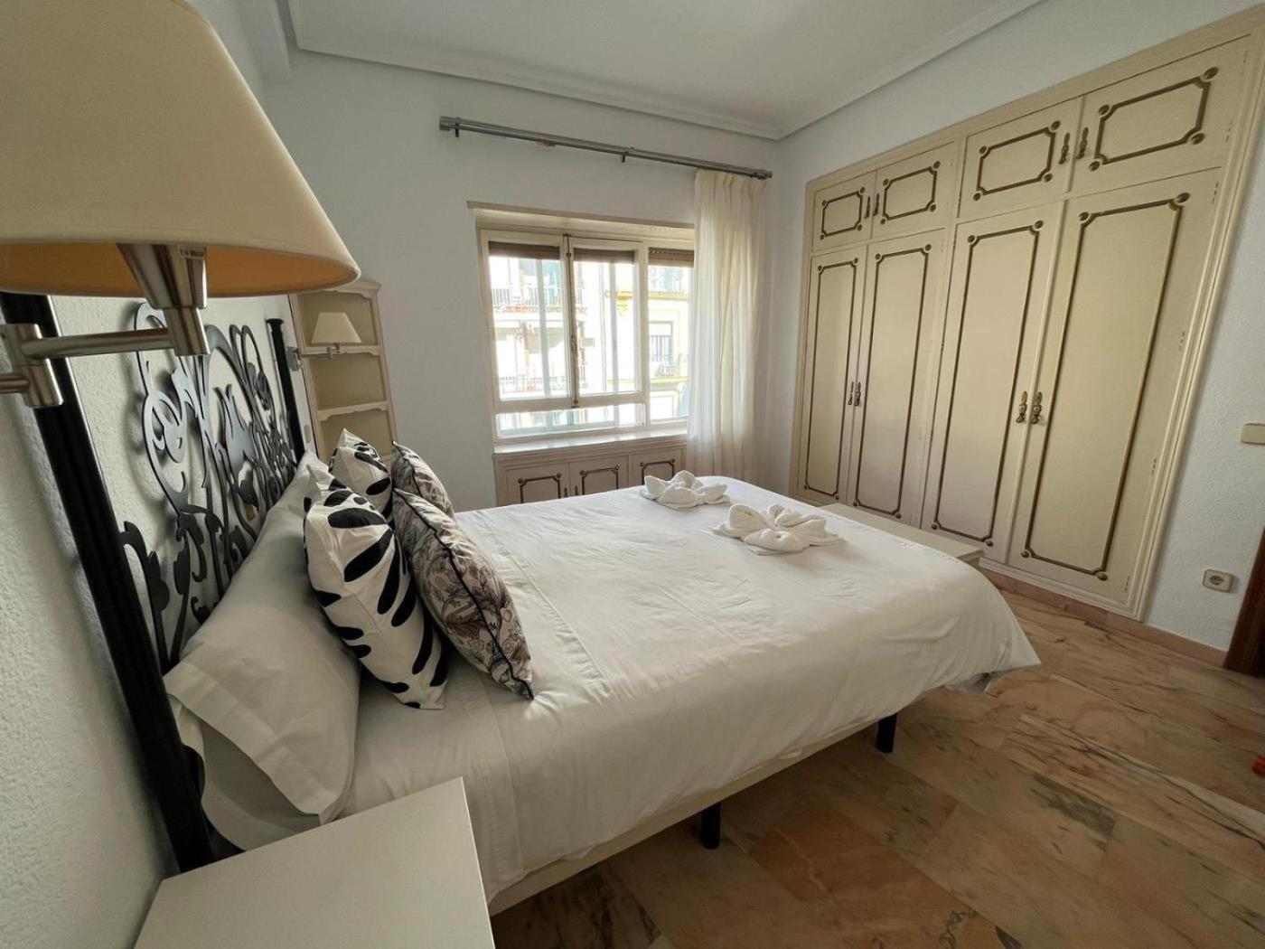 Amplitud, Comodidad Y Luz En El Centro De Apartament *